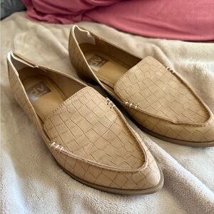 DV by Dolce Vita Croc-Embossed Beige Loafers